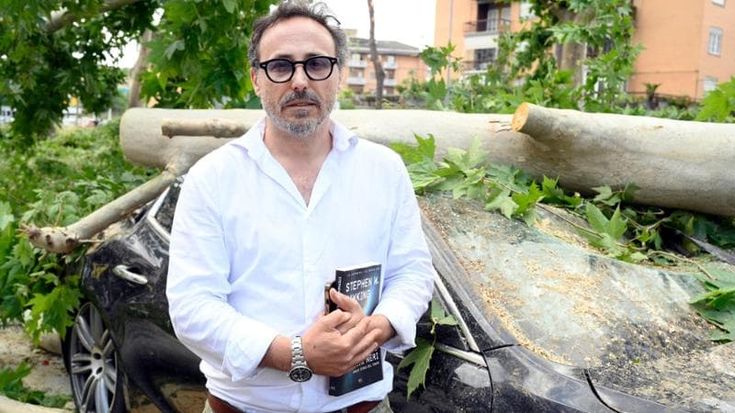 Tromba d’aria a Roma, l’automobilista: “Un platano mi ha distrutto la Maserati. Vivo per miracolo”