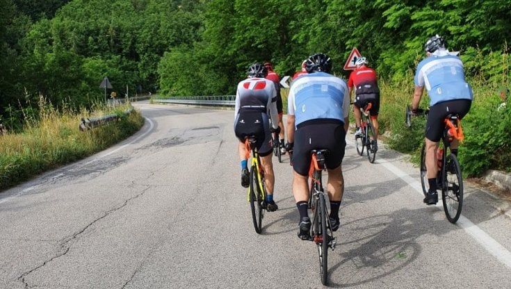 Chase the sun, dall'Adriatico al Tirreno inseguendo il sole, la  più romantica sfida ciclistica su lunga distanza