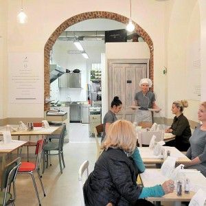 Al desco di "500 Calorie" il sapore ha mano lieve e controlla quanto mangi