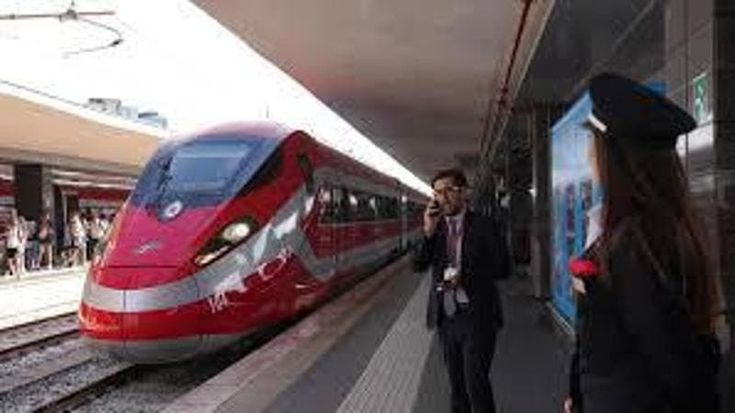 Serata da incubo sulla Caserta-Foggia, treni bloccati per 7 ore. L’ira dei passeggeri: “Impossibile”