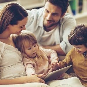 Fino a che anno si devono mantenere i figli? Una sentenza innovativa a Milano