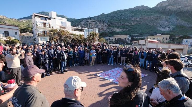 Più agenti e presidi fissi, l’appello della città a Piantedosi. E l’opposizione chiede l’Esercito