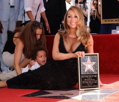 Mariah Carey sulla Walk of Fame: i figli disturbano ma lei non si scompone