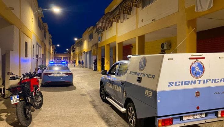Bari, spedizione punitiva a San Pio, due uomini pestati. Terrore tra mamme e bimbi che giocavano