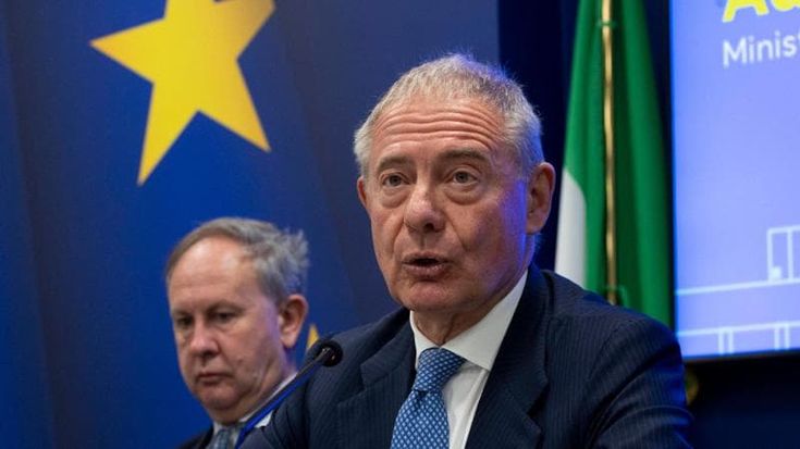 Tensioni a Hormuz, Urso: “Se i carburanti risalgono, aiuti mirati a imprese e famiglie”
