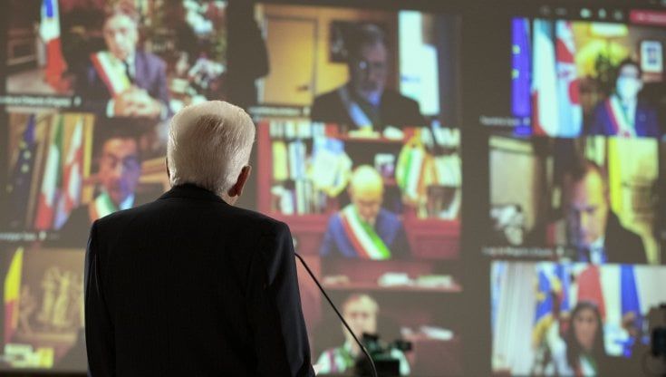 Covid, le storie esemplari dei tre sindaci eroi: "Mattarella non ci fa sentire soli"