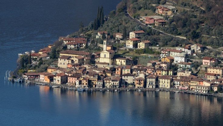 Monte Isola, la prima meta turistica 'Covid-free' in Lombardia: vax day per vaccinare la maggioranza degli abitanti