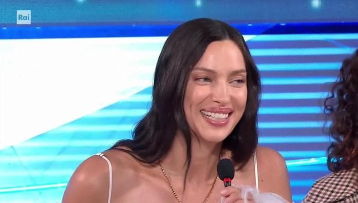 Sanremo, Irina Shayk esordisce in italiano in sala stampa: "Onorata di calcare questo palco"