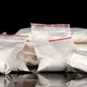 Alcamo, candidato alle amministrative "beccato" mentre confeziona la cocaina