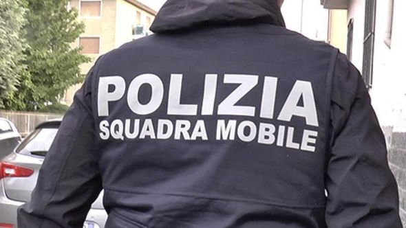 Minaccia giovane barista per un debito di droga: arrestato per estorsione