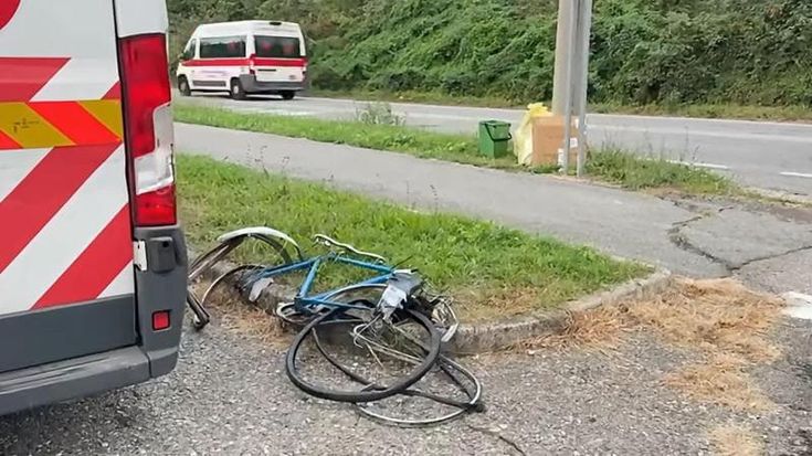 Cerro Maggiore, furgone tampona bici: muore Lorenzo Lualdi, ciclista di 24 anni