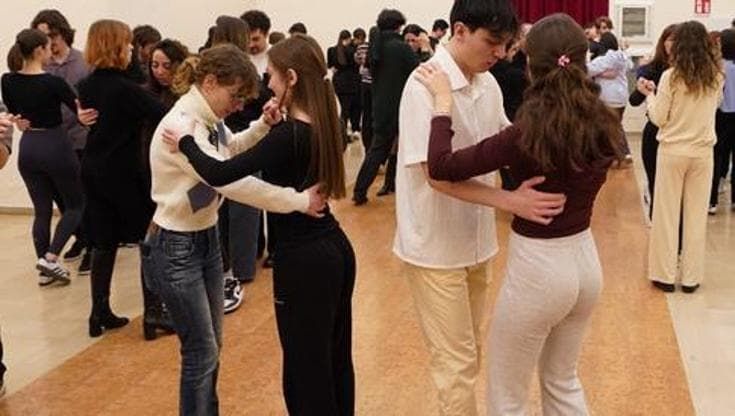 All’Università si balla il tango: il corso gratuito a Bari contro la tensione da esame è un fenomeno