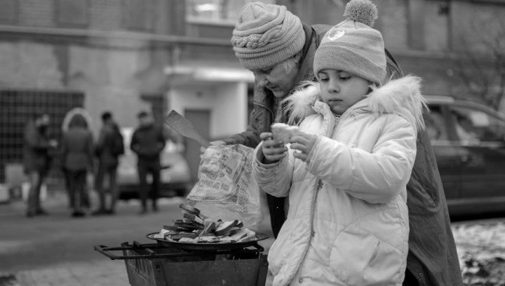 Il diario di Mariupol, la città che resiste. A Vicino/lontano le foto di Evgeny Sosnovsky