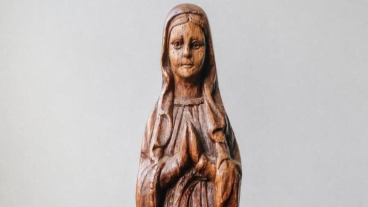 Piedigrotta, la statua che fu di Angela Luce donata alla chiesa in occasione della festa