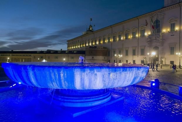Autismo, le città si illuminano di blu