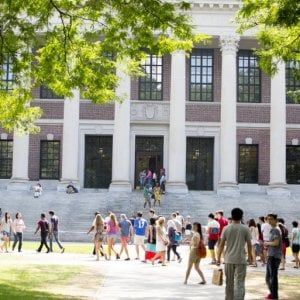 Harvard, calciatori universitari sospesi per commenti sessisti sulle calciatrici