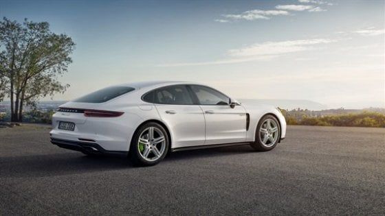 Panamera 4 E-Hybrid, la Porsche, un soffio dopo la Turbo