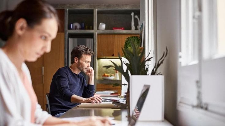 Imu per chi lavora da casa, si paga o no? Cosa devono sapere partite Iva e professionisti