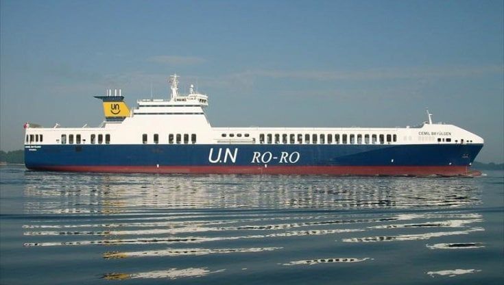 Nave cargo turca sequestrata da migranti armati di coltello a sud di Napoli. Gli incursori della Marina la portano in salvo 