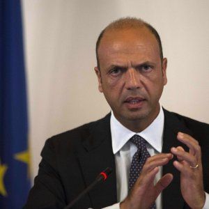 Terrorismo, espulso tunisino residente in Brianza. Alfano: "Era disposto al martirio"
