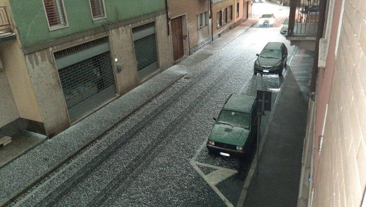 Maltempo, la grandine danneggia orti e frutteti in Lombardia. Coldiretti: "Prima la siccità, ora questo: non c'è tregua"