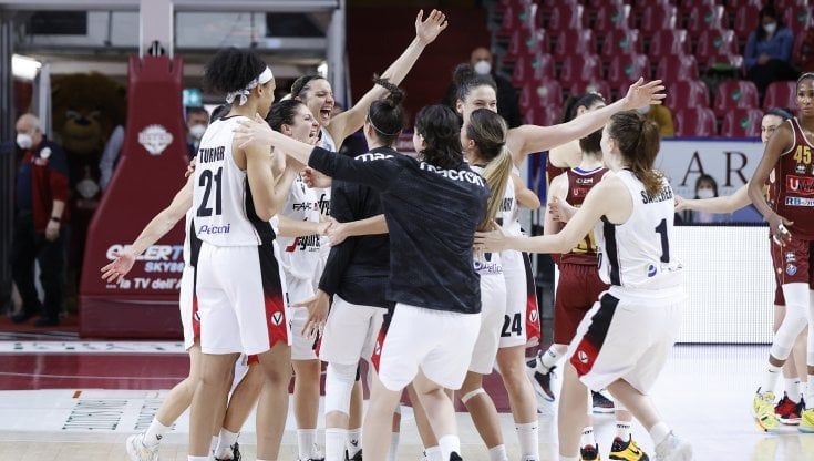 Basket City, il pagellone. Virtus, stavolta parliamo di donne: dopo il caos c'è la finale scudetto