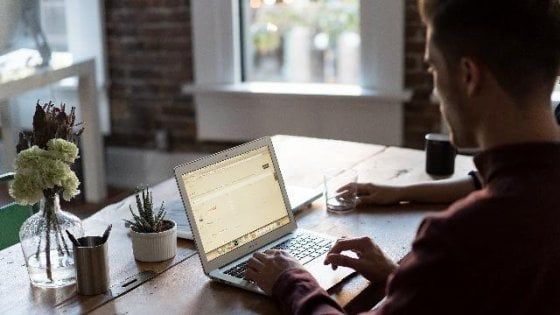 Coronavirus, a Milano oltre 600 dipendenti del Comune in telelavoro. Aumentano richieste di certificati online
