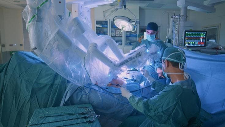 Chirurgia robotica, il ministero detta le nuove regole. E i medici protestano