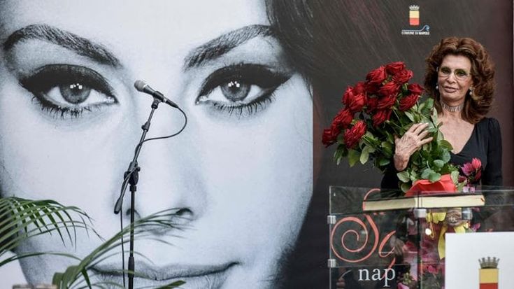 La festa per i 90 anni di Sophia Loren: un murale a Pozzuoli sulla casa dove visse, retrospettiva a Napoli