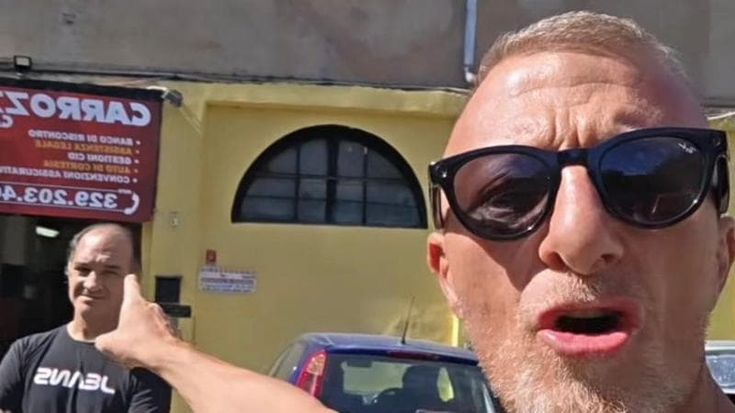 Blitz di Carabella contro l’associazione culturale: “È abusiva”. Strappata la bandiera palestinese