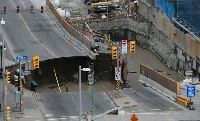 Canada, enorme voragine nel centro di Ottawa:evacuati edifici