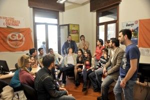 Quirinale, la protesta dei giovani del Pd: federazione occupata
