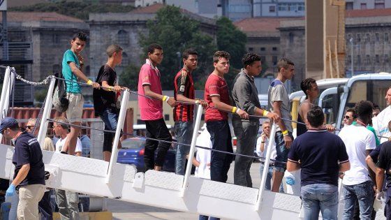 Rimini, ex militante di destra ospita 17 profughi in casa