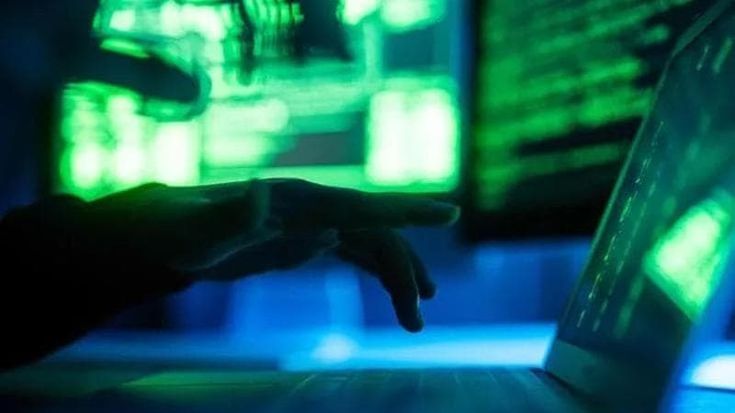 Hacker di aziende private contro i gruppi criminali stranieri: Trump imita Russia e Cina