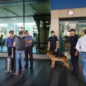 Roma, tentano furti nel duty free di Fiumicino: denunciati 5 passeggeri