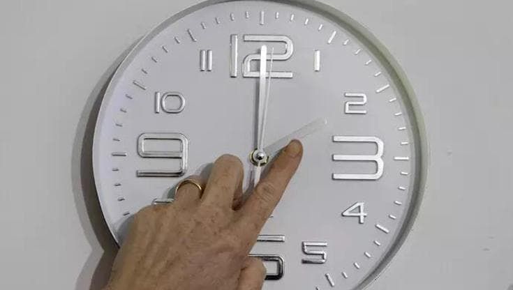 Perché il lunedì del cambio d’ora è il giorno più pericoloso: crescono gli infarti