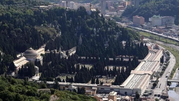 Fuga di gas a Staglieno, cimitero evacuato e chiuso per le operazioni di tecnici e vigili del fuoco
