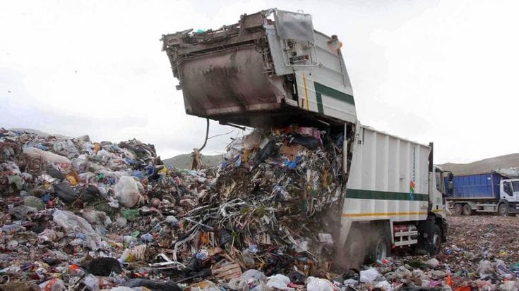 Rifiuti all’estero e servizi per disabili. La protesta dei sindaci: “Poche risorse”