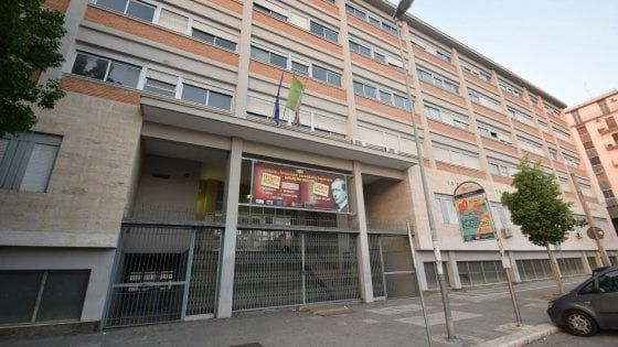 Bari, scuole a pezzi e cantieri fantasma: i lavori mai fatti prima dell'inizio delle lezioni