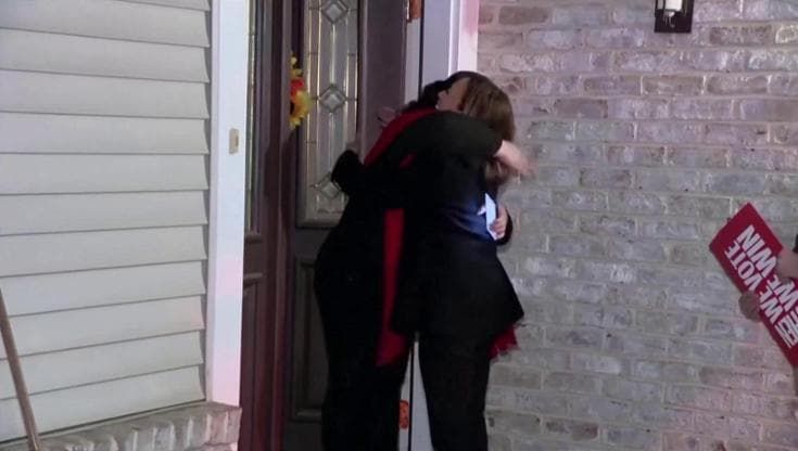 Presidenziali Usa, Kamala Harris va porta a porta in Pennsylvania a caccia degli ultimi voti