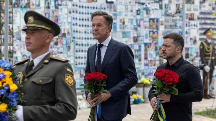 Rutte a sorpresa porta la Nato a Kiev. Zelensky: “Dateci subito i Patriot”