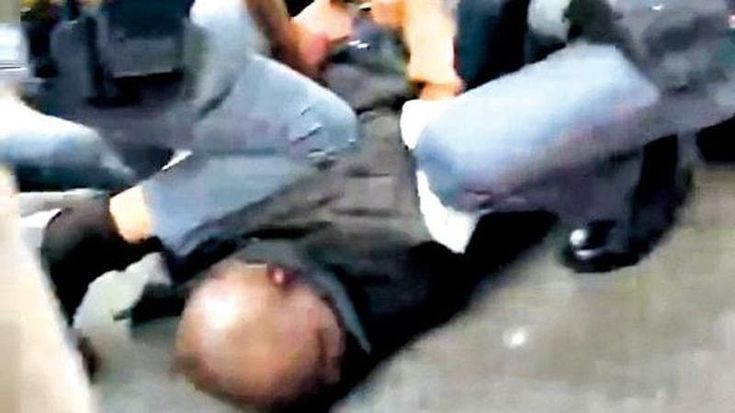 Ammanettato davanti ai figli, il video sui social e la protesta: “Abuso di potere”