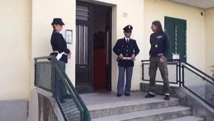 Pordenone, uccide moglie e figlia di 7 anni con un'accetta