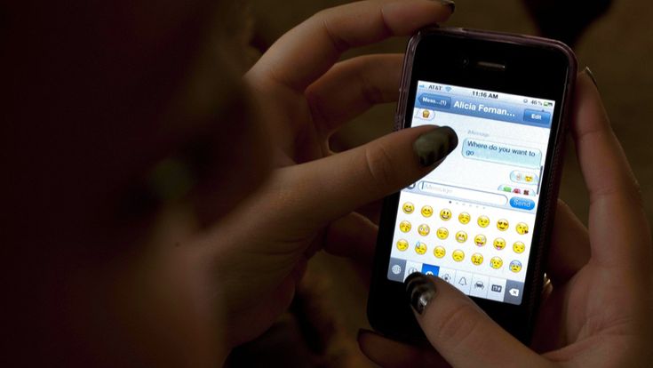 Più della metà degli italiani online almeno 6 ore al giorno 