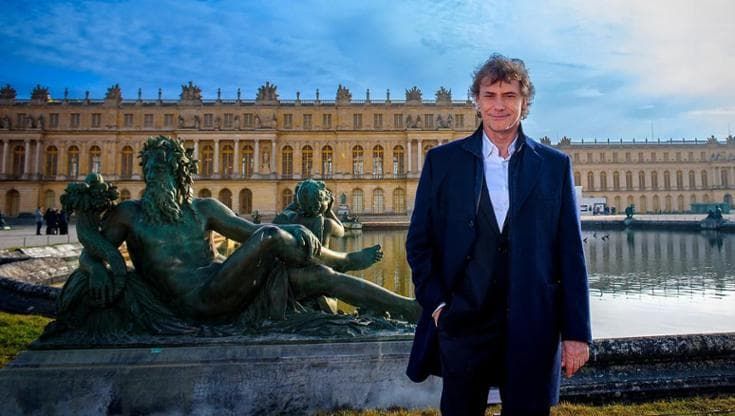 “Versailles in piano sequenza”, passo felpato tra vizi e virtù della Reggia