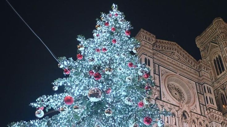 Dalle candele fatte in casa alle luci dell’albero: consigli per un Natale più sostenibile