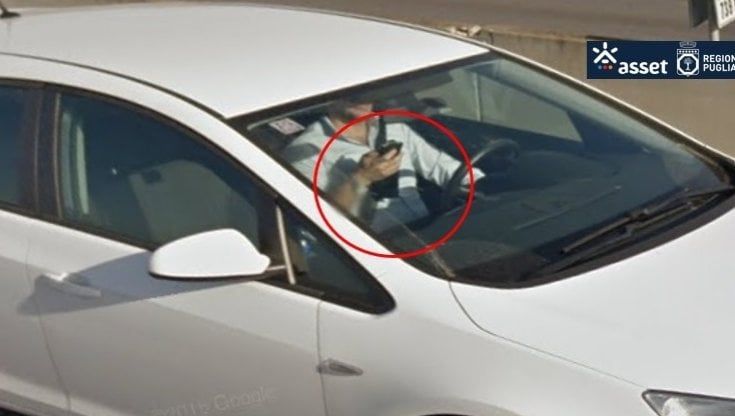 Alla guida con lo smartphone, a certificarlo è Google Maps: in Puglia 1 incidente su 4 avviene per questo