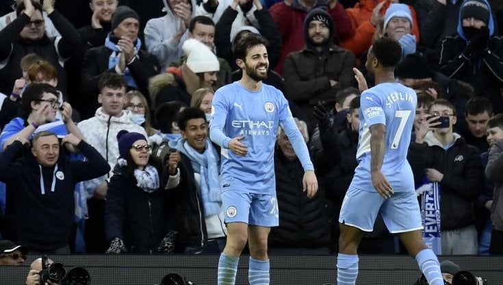 Inghilterra, il City ne fa tre all'Everton e resta secondo. E Conte batte Bielsa
