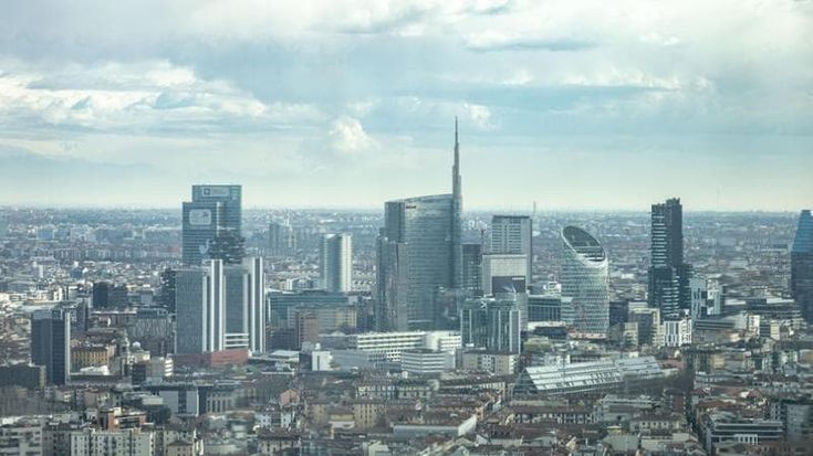Il caro casa senza fine, a Milano un operaio può affittare solo 25 metri quadrati