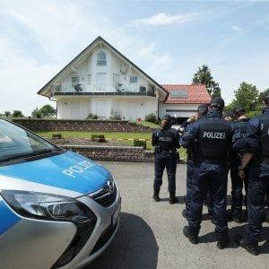 Germania, ucciso un politico pro-migranti: è giallo sulla morte 